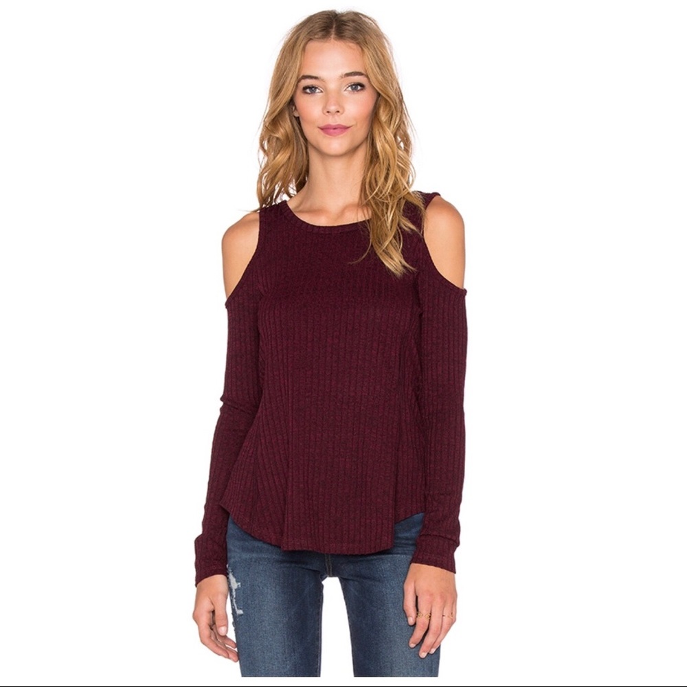 Heathered Rib Cold Shoulder Top in Wine Size M